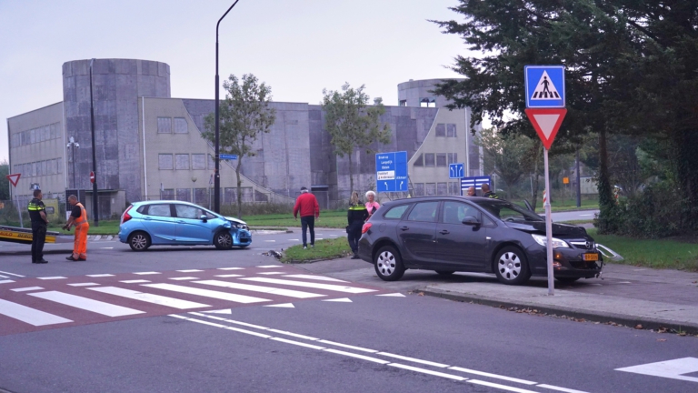 Veel schade bij aanrijding op J. Duikerweg in Heerhugowaard