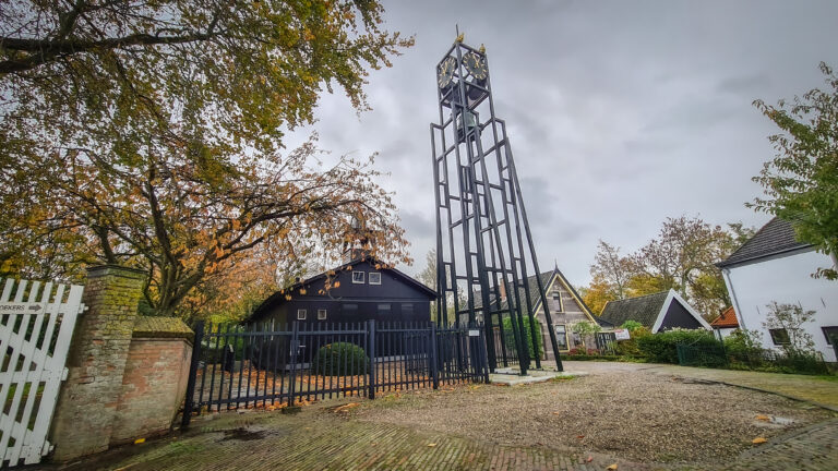 Vanaf woensdag is het even stil in Koedijk: carillon wordt opgeknapt