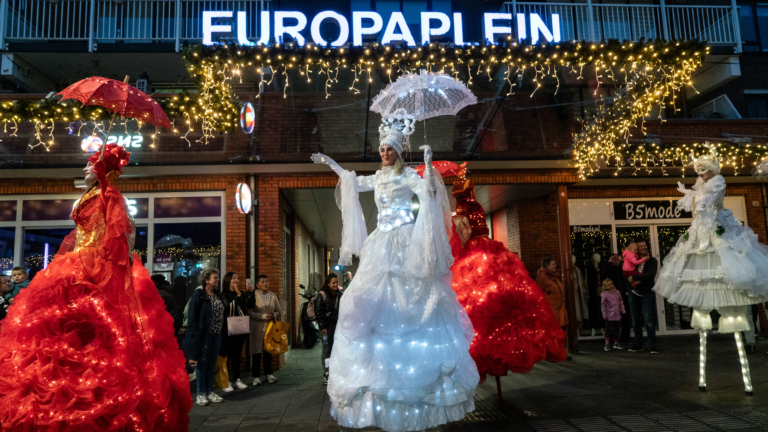 Magische lichtjesparade in Winkelcentrum De Mare