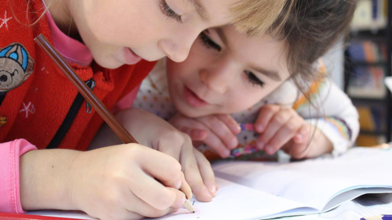 Even dansen tijdens de rekenles: ‘Zorgt voor blije kinderen en nieuwe inzichten’