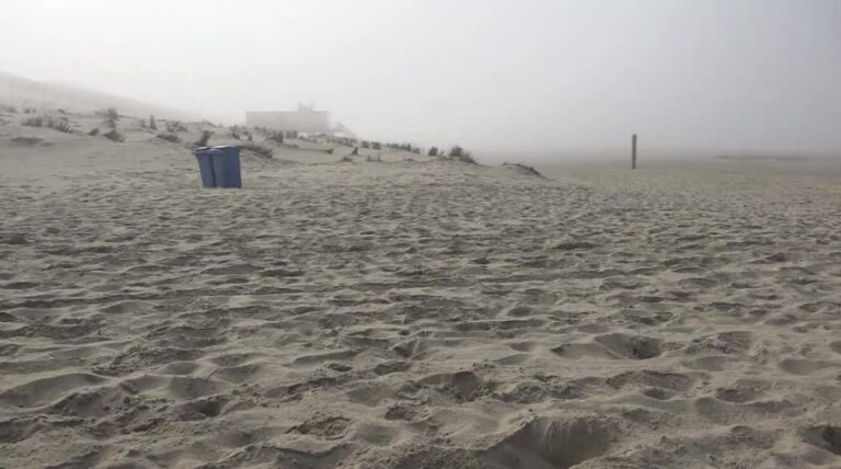 Parkeren aan de kust kost geld, ook als het geen strandweer is