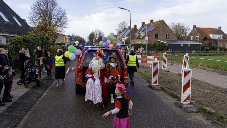 Sinterklaas welkom geheten in Egmond-Binnen