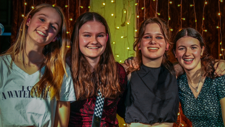 Dansers en muzikanten van Artquake geven kerstshow in poppodium B3 🗓