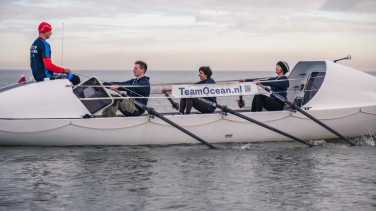 Sara gaat in het nieuwe jaar de oceaan over roeien: “Je bent heel nietig in zo’n bootje”