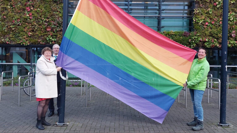 Na negen maanden praten Dijk en Waardse politici dan toch over antidiscriminatiebeleid