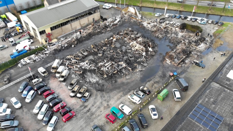 Verwoestende brand laat sporen na in Heerhugowaard: “Het is een nachtmerrie”