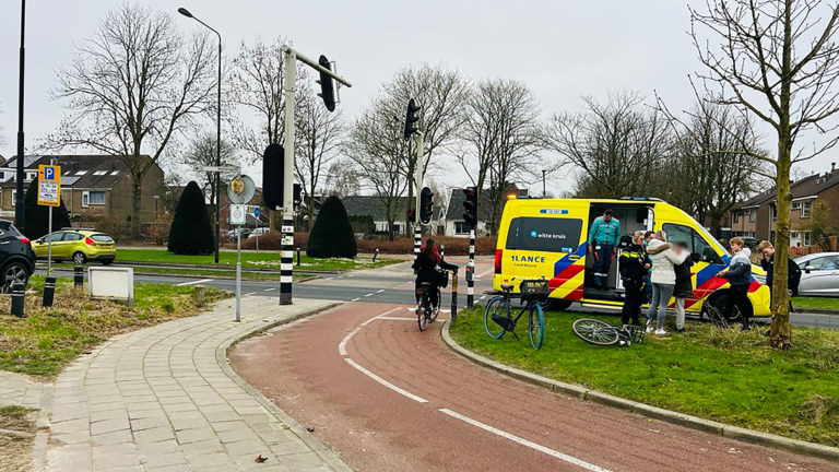 Automobilist schept jongen op kruising Westtangent – Stationsweg en rijdt door: “Fiets helemaal stuk”