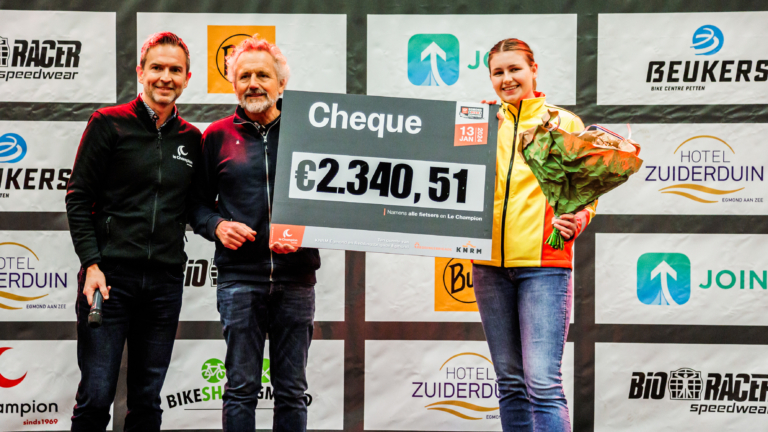 Flinke cheque in Boothuis KNRM: sport in Egmond levert op