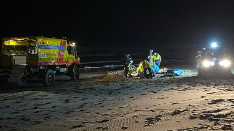 Twee fietsers gewond bij ongeval op strand van Egmond