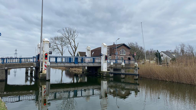 Hefbrug Oterleek binnenkort weer compleet