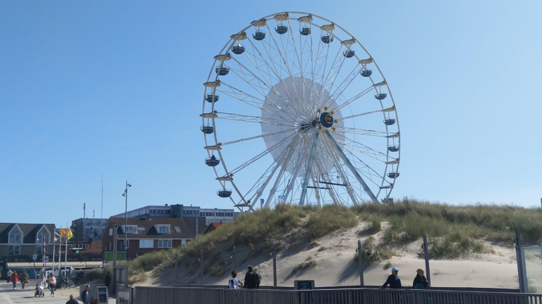 Reuzenrad lijkt komende jaren vaste zomerse waarde op Egmondse boulevard