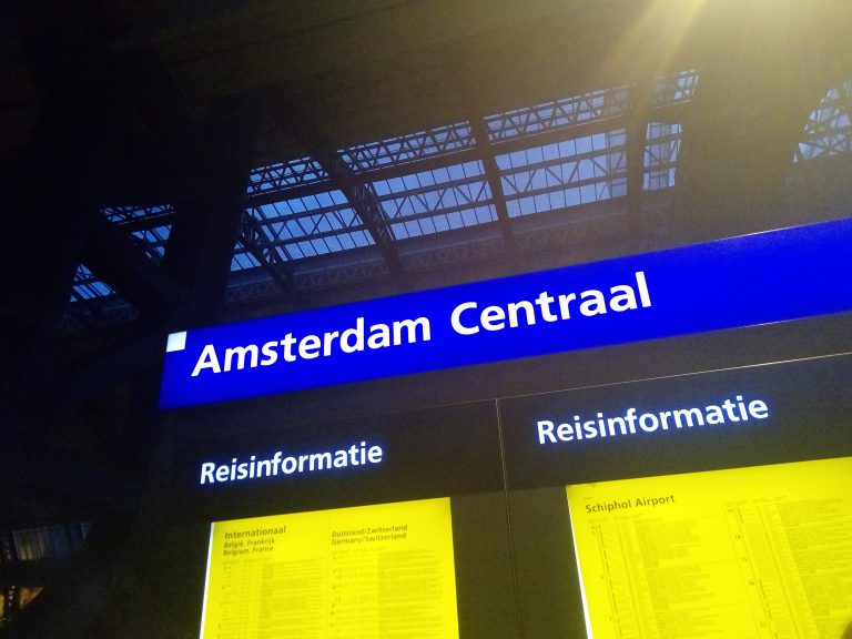 Alkmaarse raad unaniem: vanaf 2025 in het weekend nachttrein tussen Alkmaar en Amsterdam