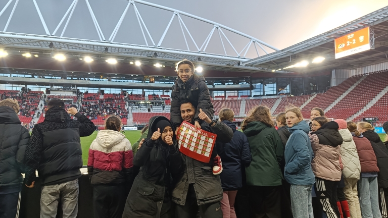 AZ Vrouwen pakken in AFAS Stadion punt tegen landskampioen: “Het publiek gaf mij een extra boost”