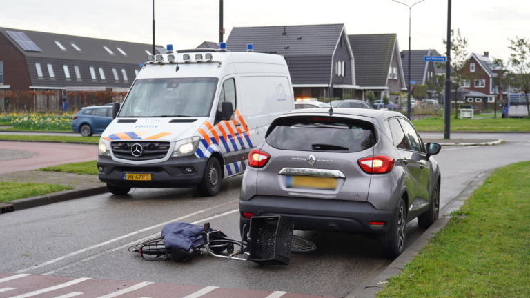 Fietsster gewond bij aanrijding in Heerhugowaard: traumahelikopter komt ter plaatse