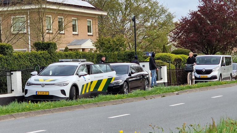 Inval FIOD en douane bij villa Jan Glijnisweg in ‘t Kruis