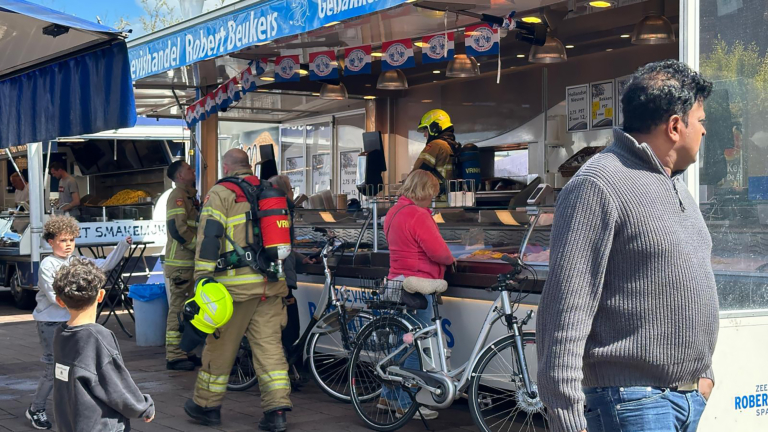 Brand in viskraam tijdens wekelijkse markt op Raadhuisplein