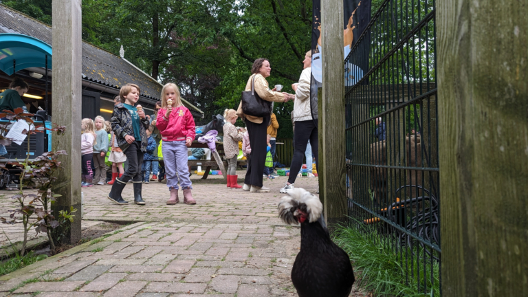 Alkmaar eerste met keurmerk Diervriendelijke Kinderboerderij: “Ik ben er heel erg trots op”
