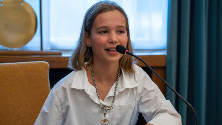 Fleur gaat naar de middelbare school; Heiloo zoekt nieuwe kinderburgemeester
