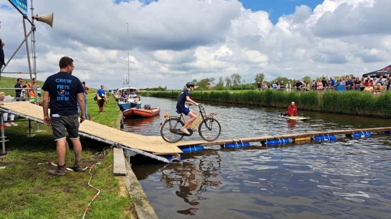 Drie vrienden organiseren Groetense editie van ‘Fiets ‘m erin’: “Volgend jaar weer?”