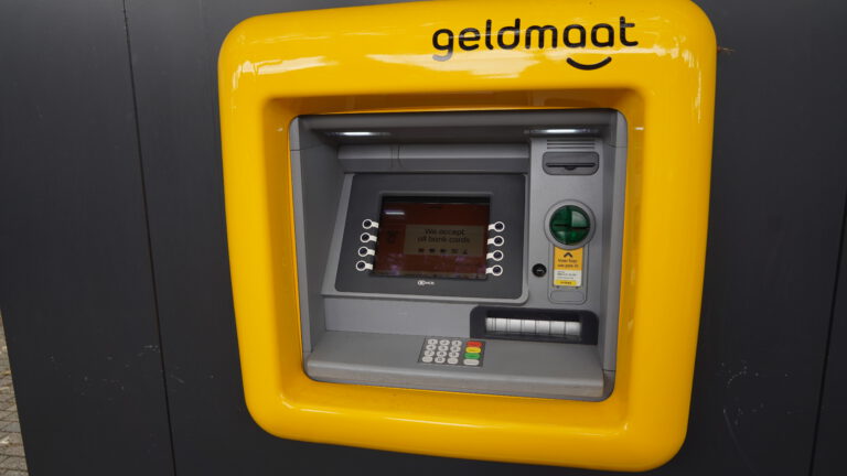 Alerte vrouw ontmaskert jeugdige bankfraudeurs in Bergen