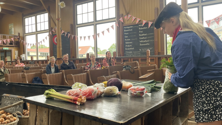 Kinderen de baas in Museum Broeker Veiling: “Mevrouw, nu eet ik vanavond droog brood!”
