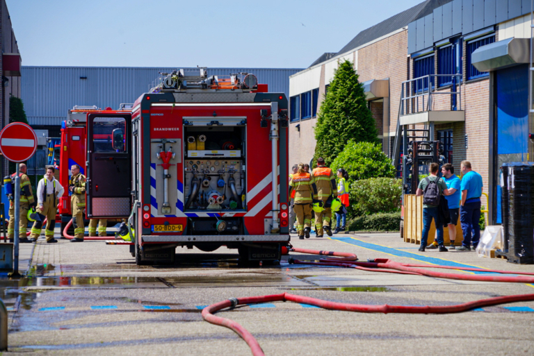 Heerhugowaards transportbandenbedrijf getroffen door brand, pand direct ontruimd