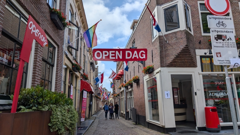 Honderden mensen bezoeken rosse buurt van Alkmaar: “Dit had ik echt niet verwacht”