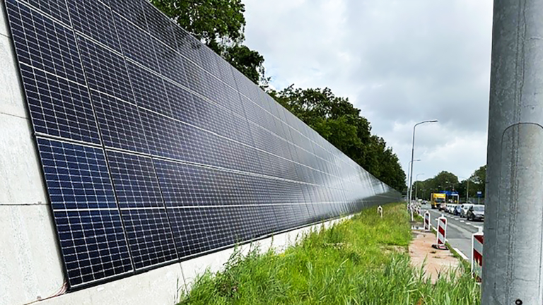 Totale scherm nog níet af, wel flink schot in bouw van energieleverend geluidscherm langs Huiswaarderweg