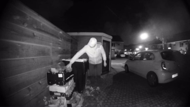 Nachtelijke afvalstruiner houdt Heerhugowaarders bezig: “Ik zat meteen rechtop in bed”
