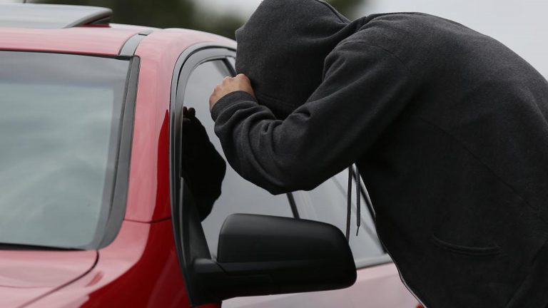 Man uit Heerhugowaard opgepakt vanwege reeks auto-inbraken in Amsterdam
