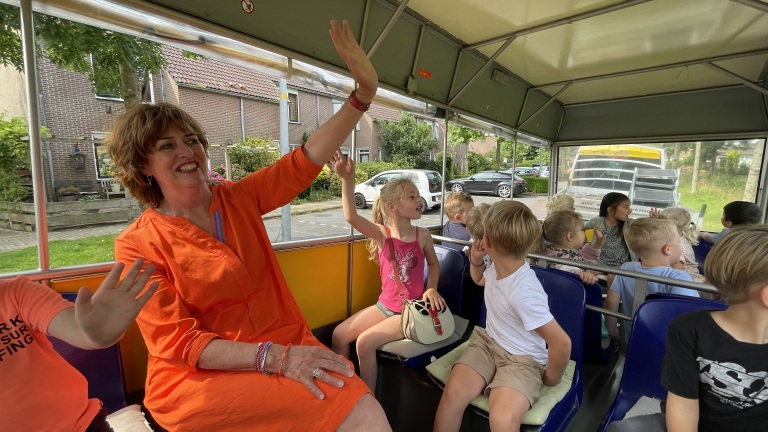Juf Deet deed het dertig jaar op haar manier: “Kleuters zijn net sponsjes, ze zuigen alles op”