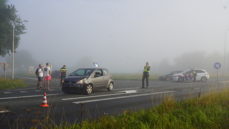 Auto’s zwaar beschadigd bij aanrijding op Hoeverweg in Egmond aan den Hoef