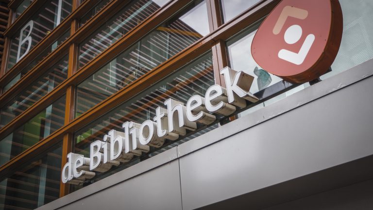 Alkmaarders weten bibliotheek steeds beter te vinden: “Dat hebben we wel even gevierd”