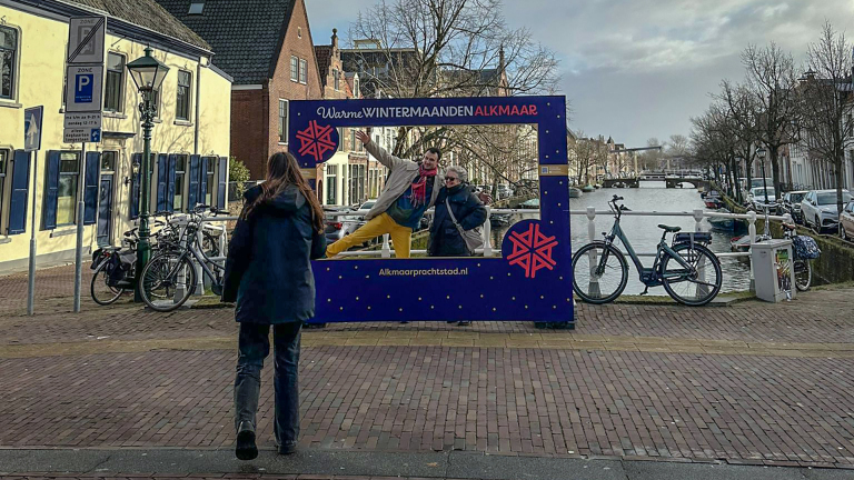 Van pracht naar klacht: promotionele doorkijkjes weer verdwenen uit Alkmaarse binnenstad