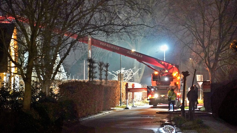 Brandweer Heiloo rukt uit voor brand in tuinhuisje aan Hoogeweg
