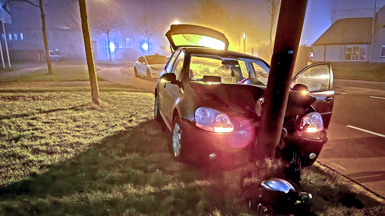 Lantaarnpaal langs Dudokweg markeert einde autorit in Heerhugowaard