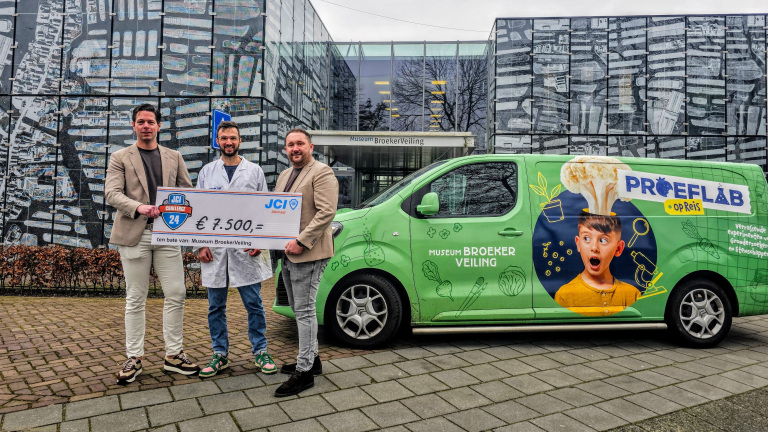 BroekerVeiling ontvangt 7.500 euro van JCI Challenge voor Proeflab