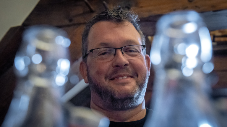 “Het is onwijs”: Grafter Jaap overspoeld met reacties na online ‘coming out’
