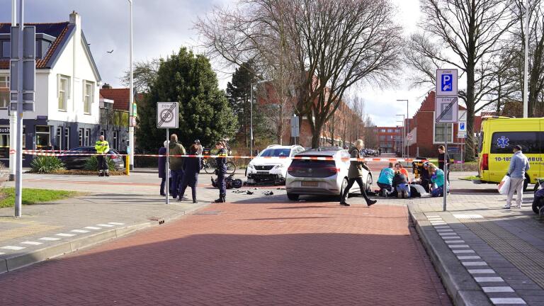 Scooterrijder gewond bij aanrijding op Vondelstraat