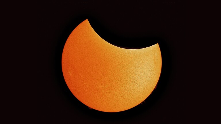 Sterrenwacht Saturnus opent haar deuren tijdens de gedeeltelijke zonsverduistering 🗓