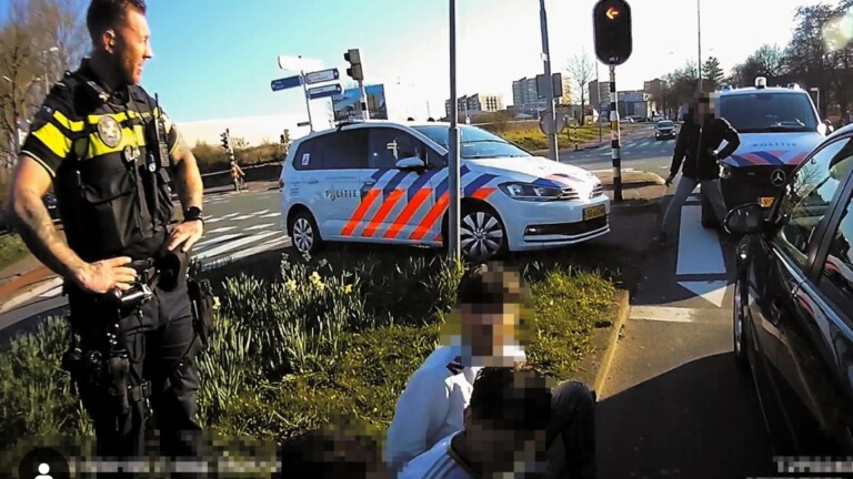 Twee jongens gewond bij steekincident in Maasstraat, verdachten vluchten tevergeefs