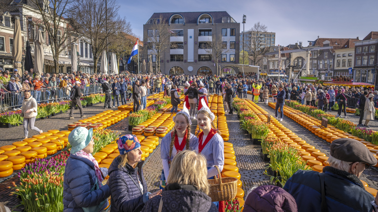 Toeristische Michelinsterren voor Alkmaar: kaasmarkt ‘omweg waard’