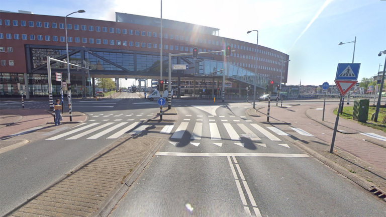 Allemaal langer wachten in de spits; Helderseweg wordt weer bereikbaar vanaf Geestersingel
