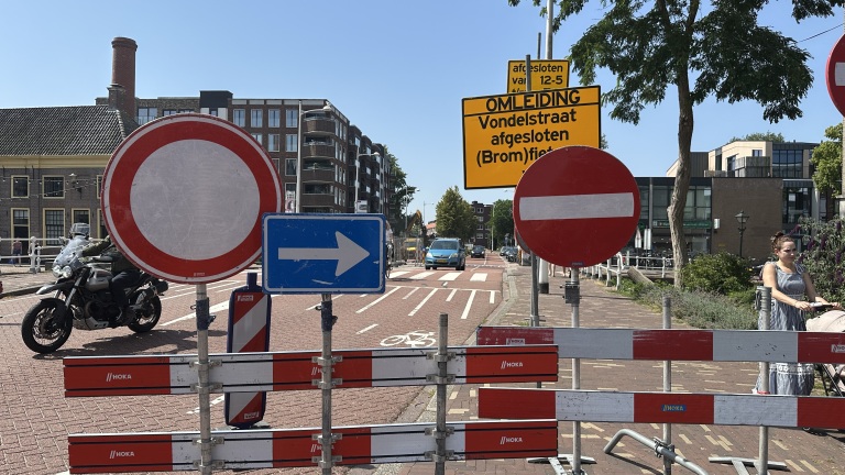 Iets meer geduld gevraagd van Alkmaarders: Vondelstraat blijft langer dicht