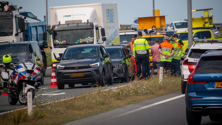Schade, flinke file maar geen gewonden bij kleine kettingbotsing op afrit A9