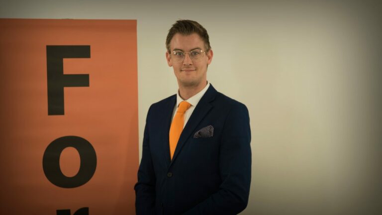 Raadslid Ralph Castricum draait bij over bekladding van regenboogzebrapad