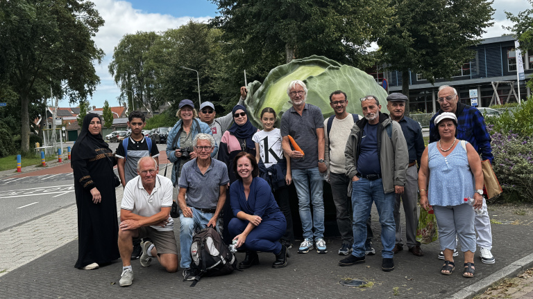 Welzijn Bergen verrast statushouders met cultureel uitje naar BroekerVeiling