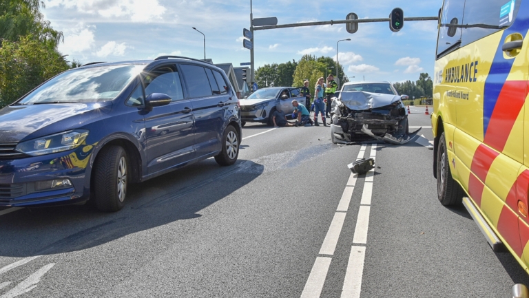 Veel schade door kop-staartbotsing op N242 bij De Noord