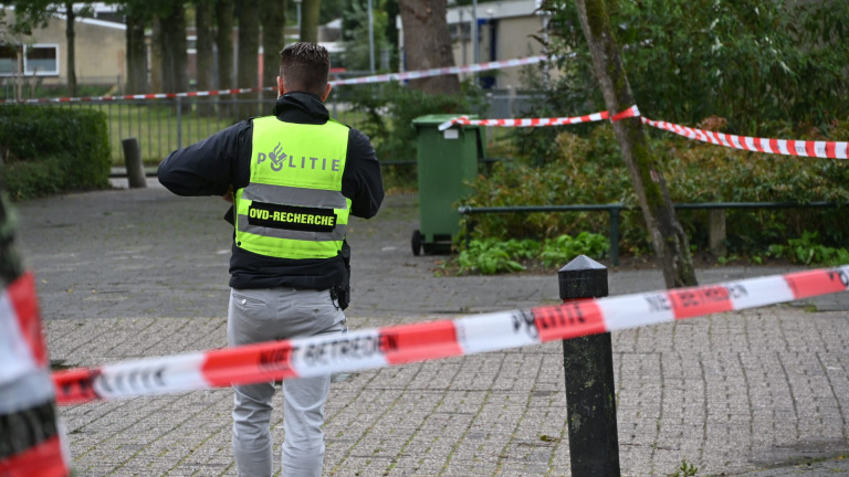 Schok in Huiswaard: drie doden aangetroffen in woning Stikkelwaard