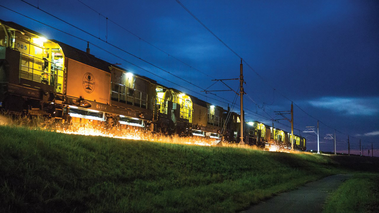 Prorail wil ’s nachts meer lawaai maken met slijptrein voor stillere rails overdag